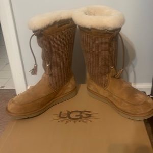 New Suburb Crochet UGG boots size 7